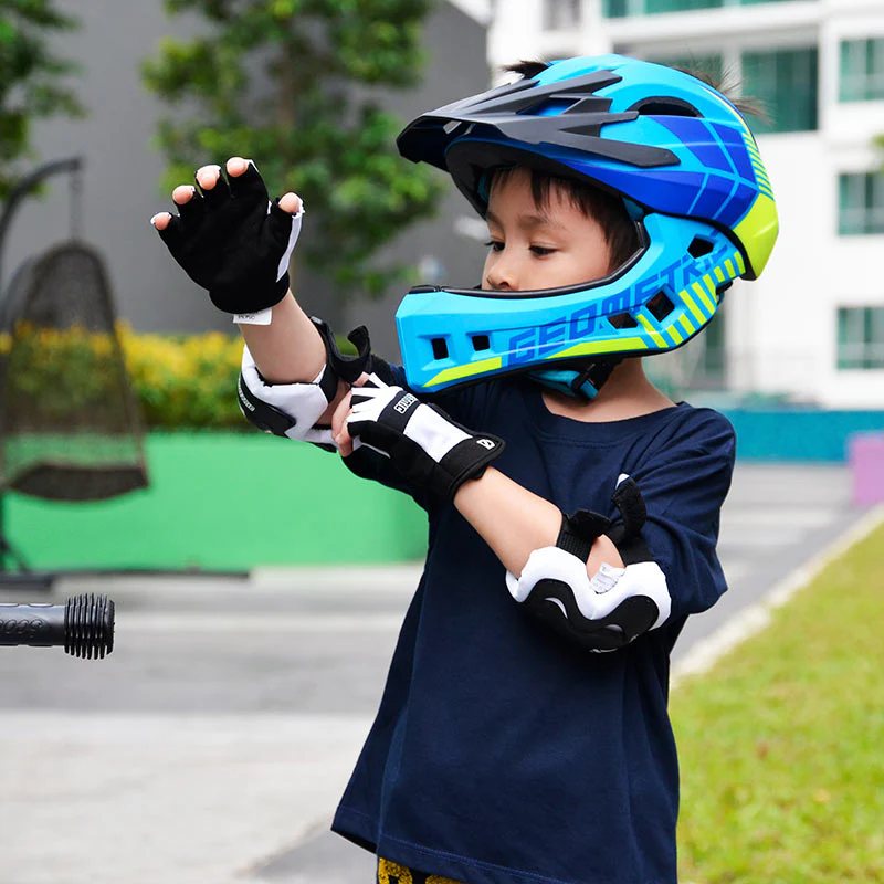 Geometric Children Full Face Detachable Helmet - Image 6
